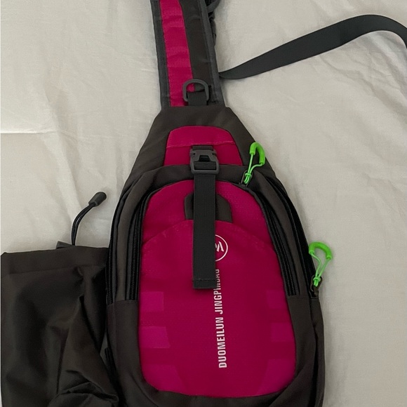 Sling bag new without tags - Picture 2 of 5